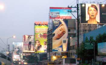 �G�h�T�ʂ��s���Ԑ����猩������Ŕ�