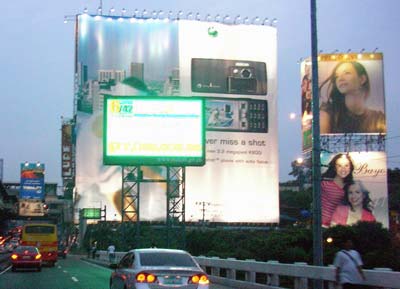 �\�j�G����320����f�J�����t���g��K800i�̋���L��