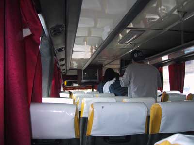 �o�X�̎ԓ��͂���Ȋ���(�~�Ԏ��̕��i�ł�)