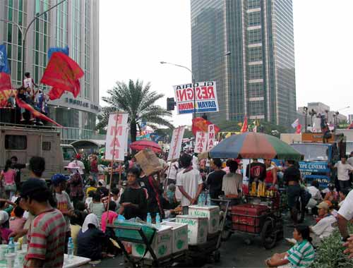 ����ƍ���l�X