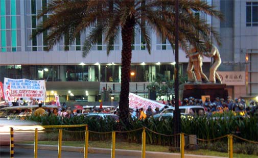 �����{�f���̉��