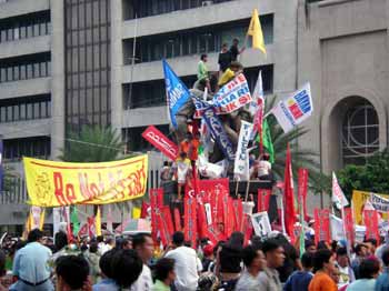 ���N(2005�N)�̃}�J�e�B�ł̔����{�f���̌��i