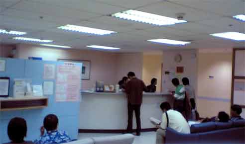 日本人会診療所の待合室