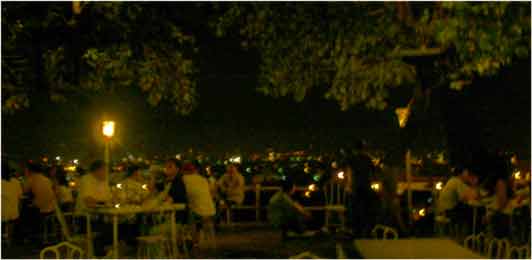 ��i�̊y���߂�H�e���X��