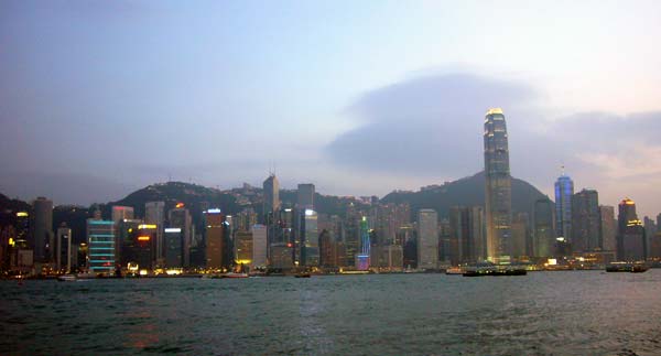 九龍から見た香港島