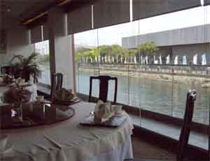 ���ヌ�X�g�����̑�����̌i�F